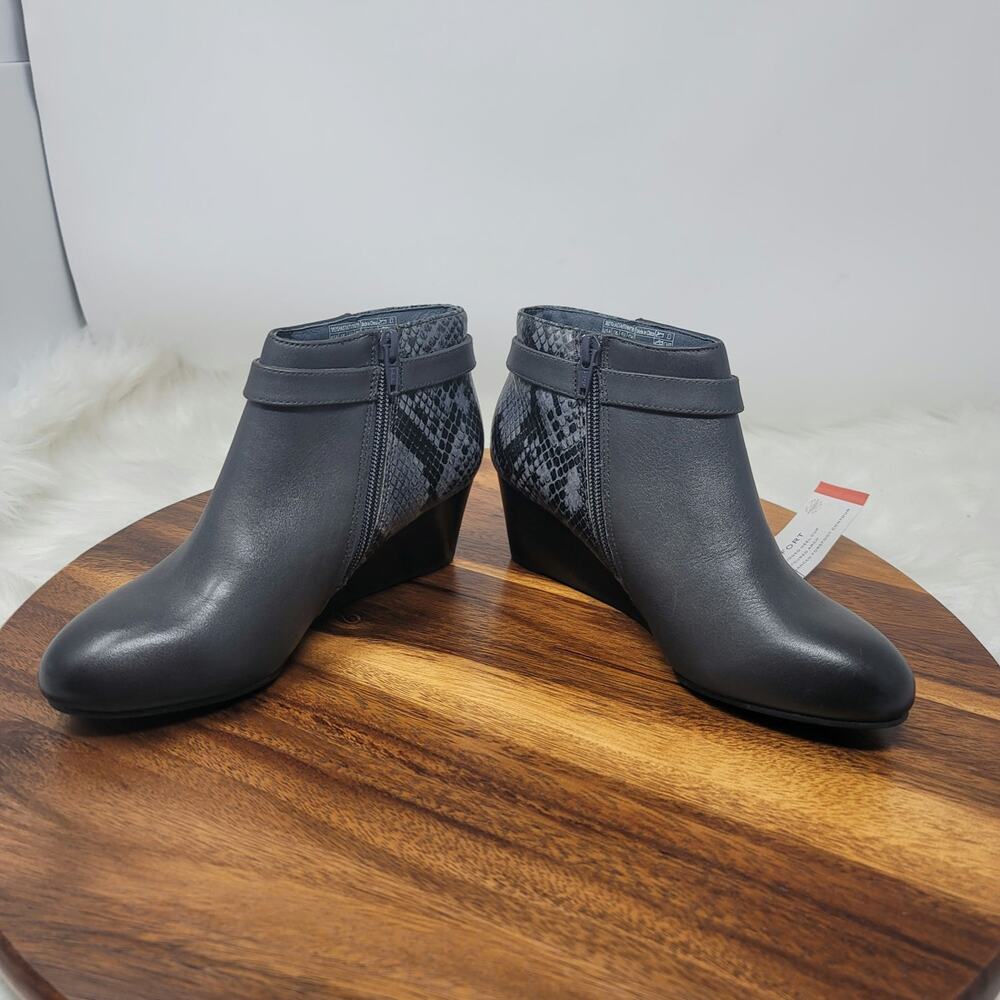 Vionic Hasta Black Gray Snake Print Wedge Ankle Boots Women's 5 NWT - Picture 6 of 9